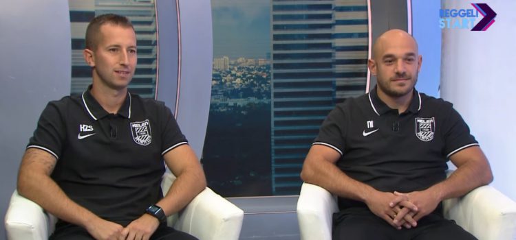Egy jó utánpótlásedző a szülőket is irányítja meccs közben Egy jó utánpótlásedző a szülőket is irányítja meccs közben